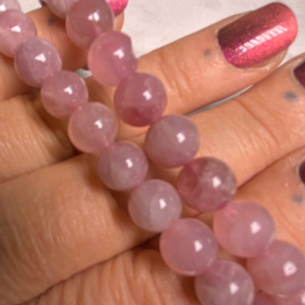 One Beautiful Lavendar Rose Quartz Bracelet - Picture 4 of 5